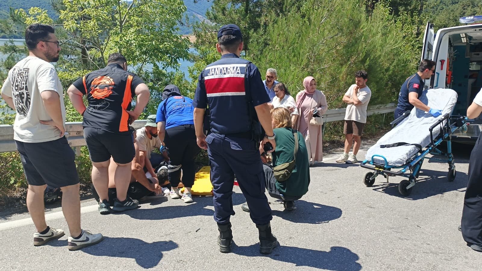 Motosiklet Ile Minibüs Çarpıştı