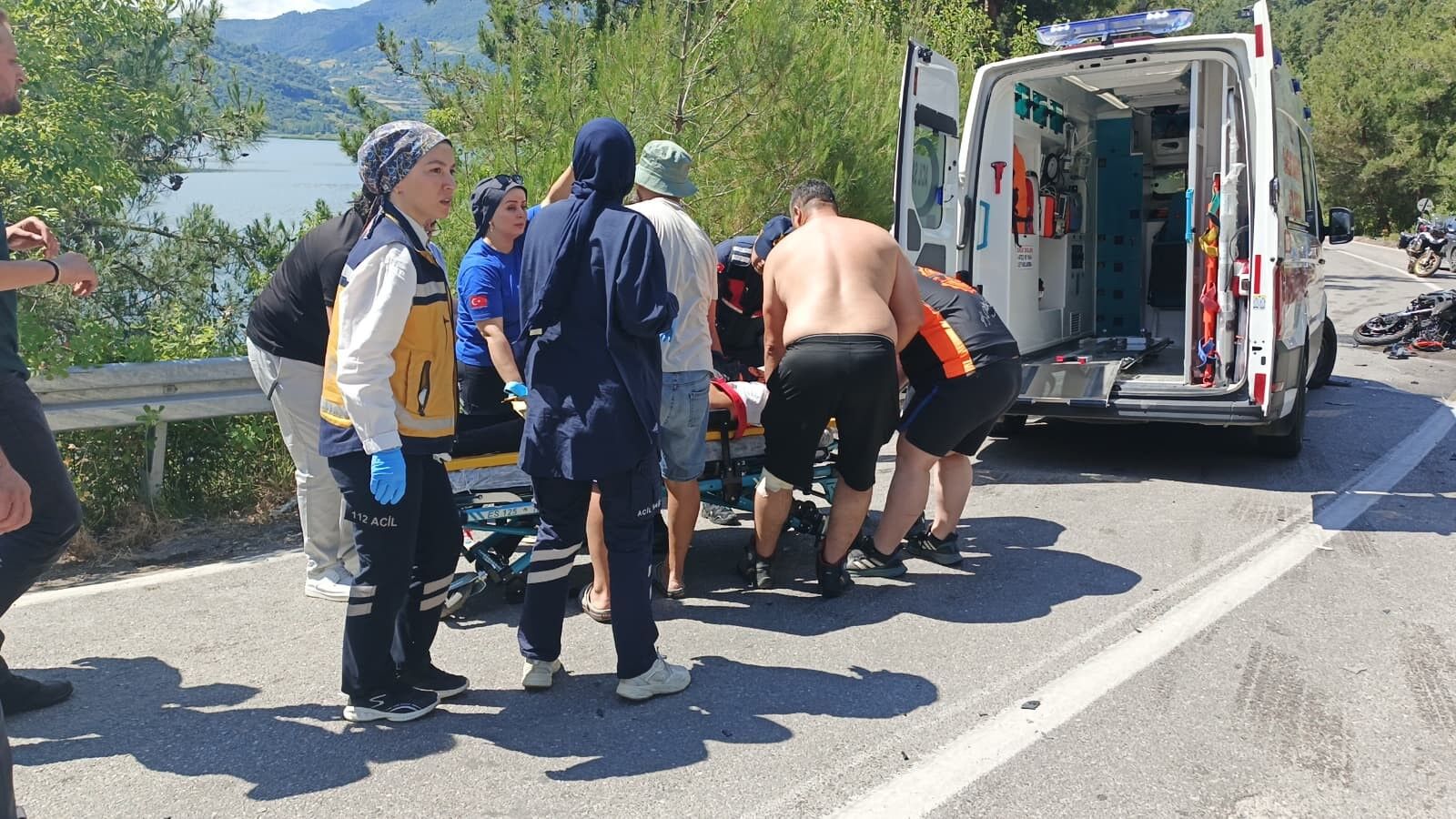 Motosiklet Ile Minibüs Çarpıştı1