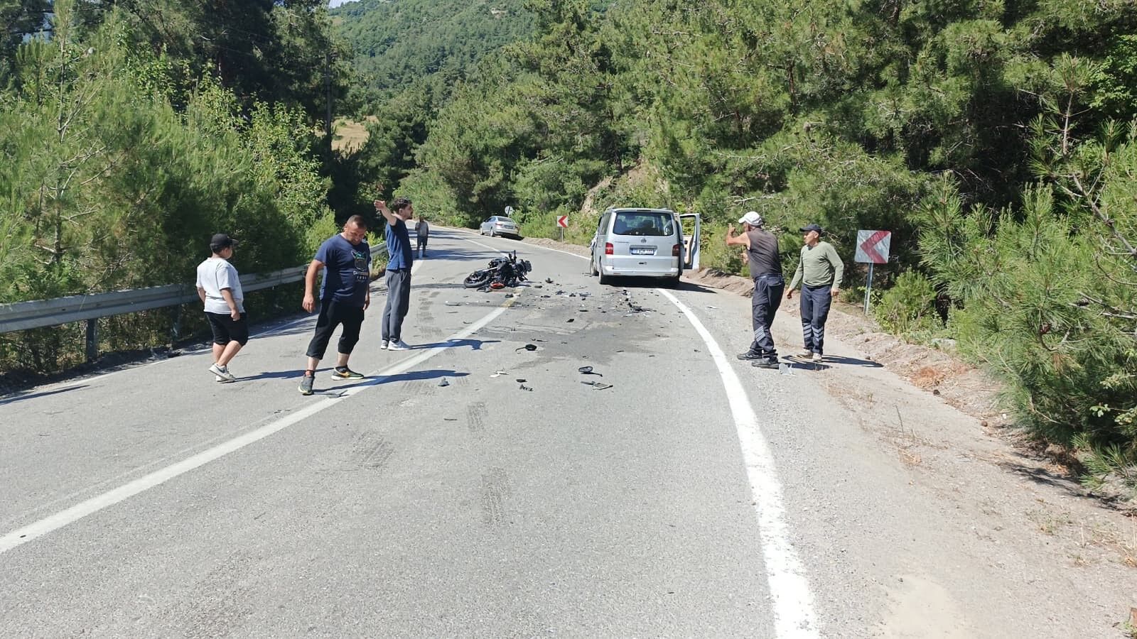Motosiklet Ile Minibüs Çarpıştı2
