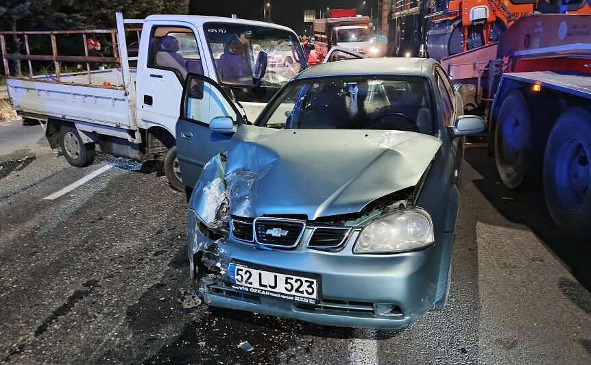 Ordu'da Kamyonet Ile Otomobil Çarpıştı 1 Ölü, 1 Yaralı (3)