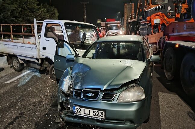 Ordu'da Kamyonet Ile Otomobil Çarpıştı 1 Ölü, 1 Yaralı (5)