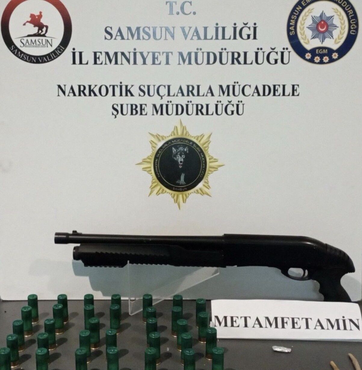 Samsun'da Narkotik Operasyonunda Uyuşturucu Ve Silahlar Ele Geçirildi (4)
