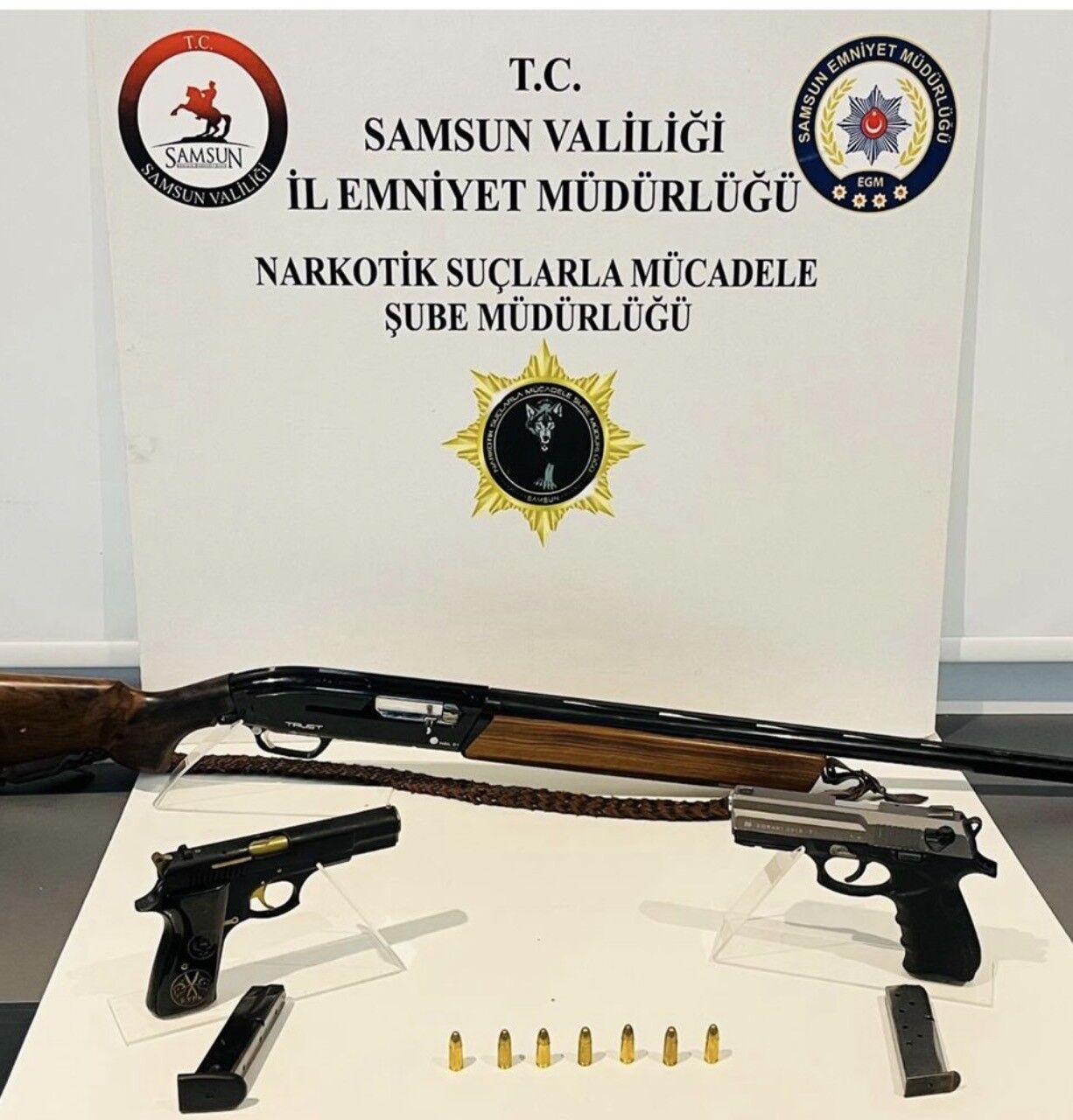Samsun'da Narkotik Operasyonunda Uyuşturucu Ve Silahlar Ele Geçirildi (5)