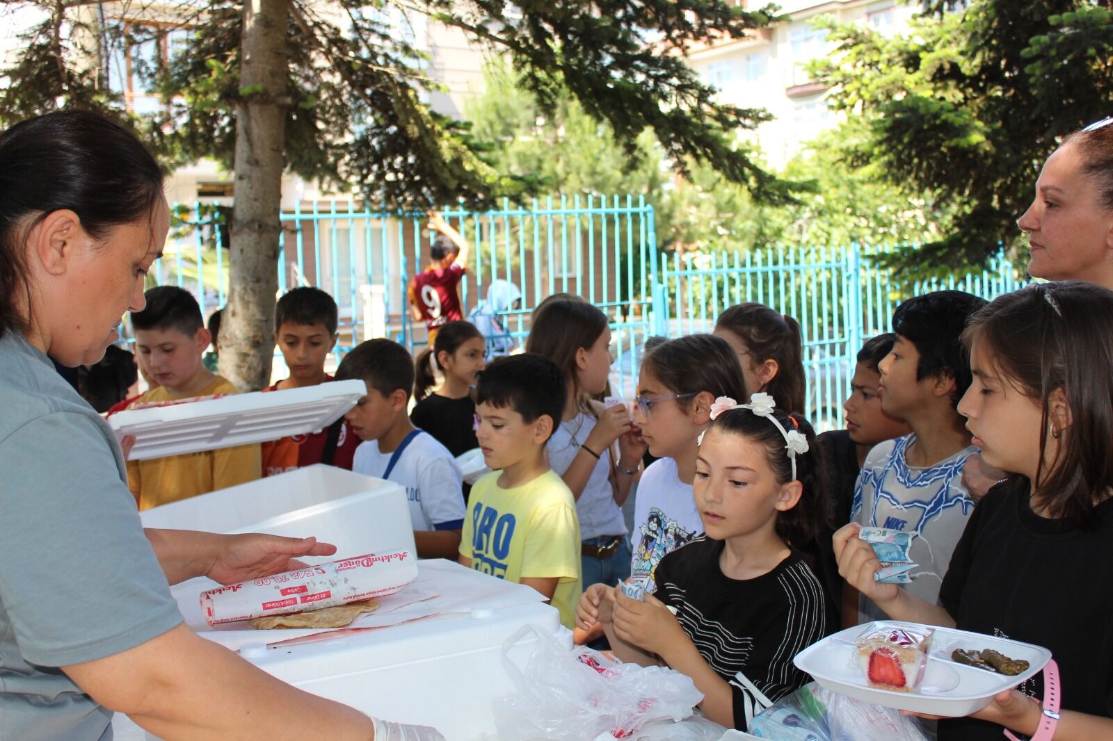 Şehit Burak Perçin İlkokulu Kermesi Yoğun Katılımla Gerçekleştirildi (17)