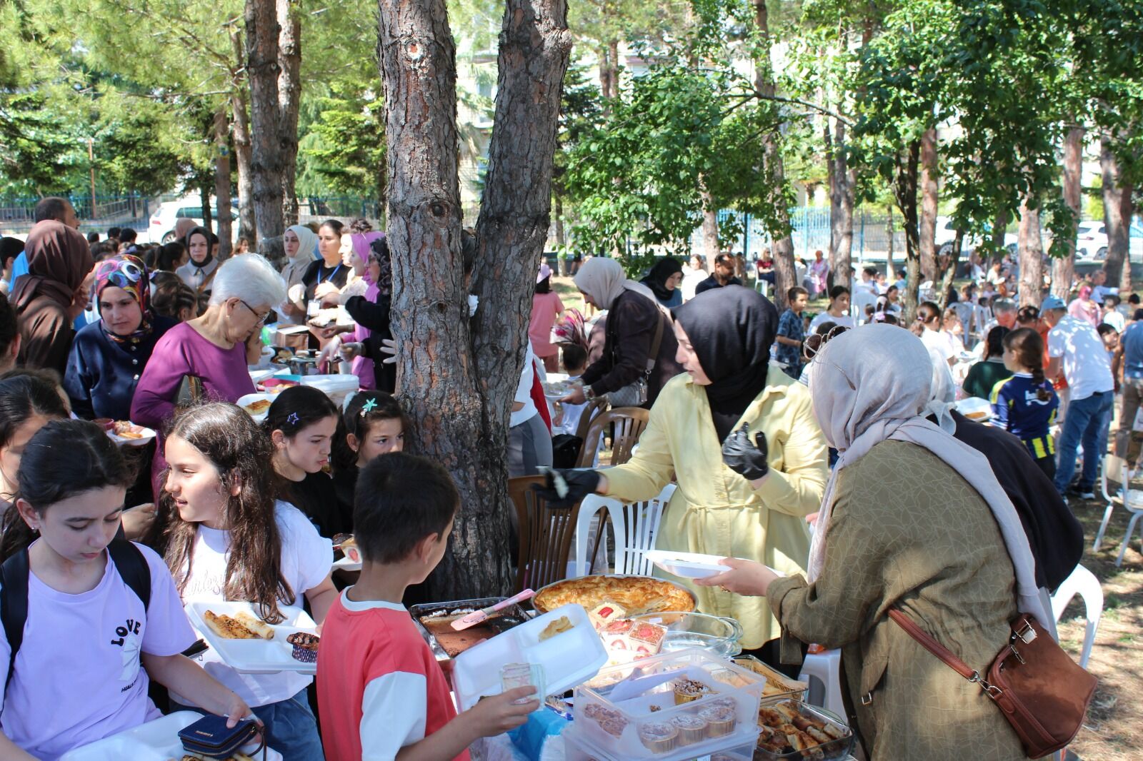 Şehit Burak Perçin İlkokulu Kermesi Yoğun Katılımla Gerçekleştirildi (3)