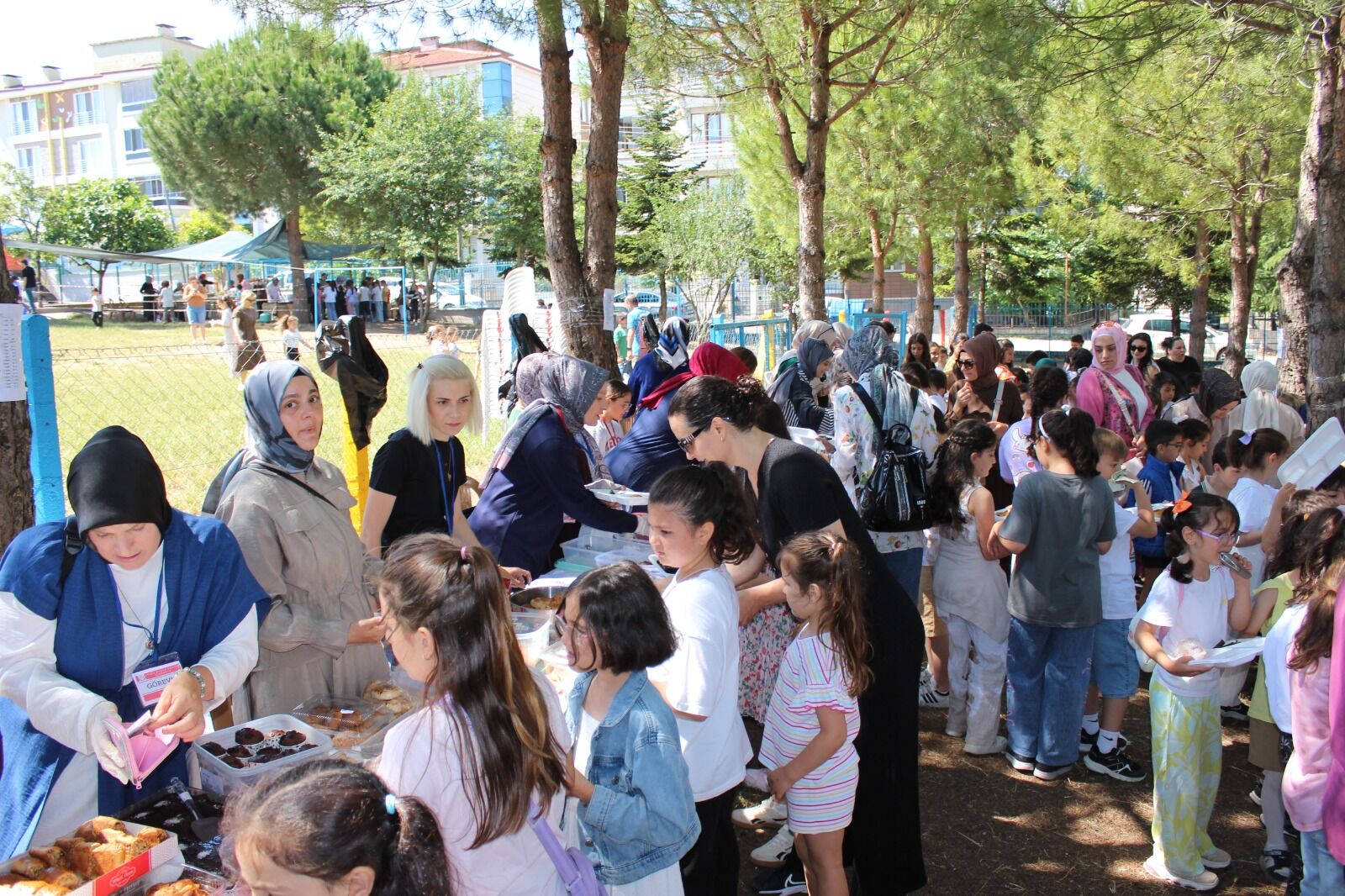 Şehit Burak Perçin İlkokulu Kermesi Yoğun Katılımla Gerçekleştirildi (8)