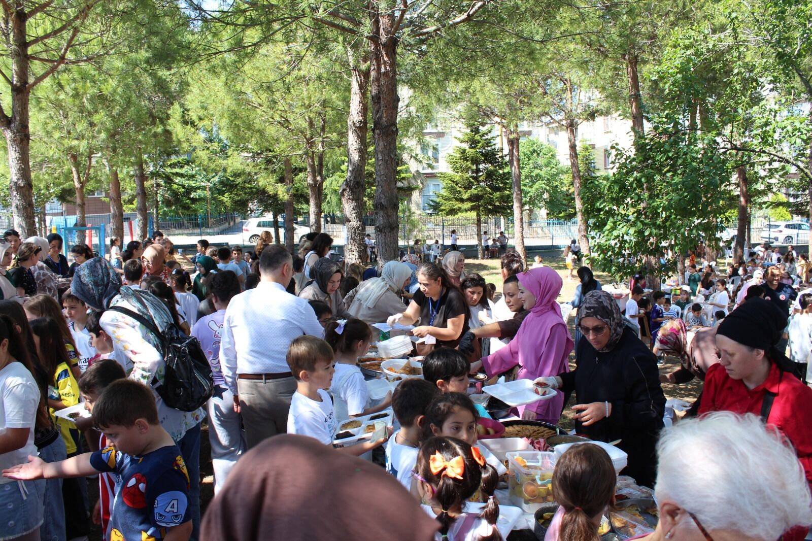 Şehit Burak Perçin İlkokulu Kermesi Yoğun Katılımla Gerçekleştirildi (9)