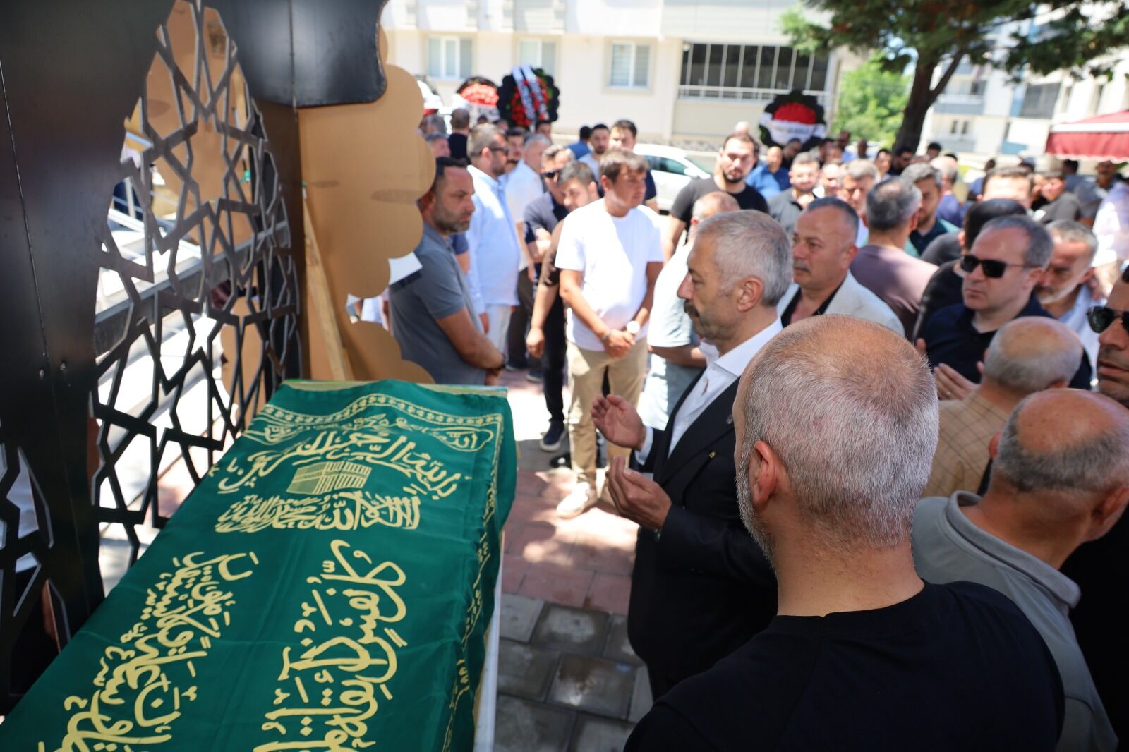 Bafra İş Dünyasının Acı Günü Fethi Tunç Son Yolculuğuna Uğurlandı (10)