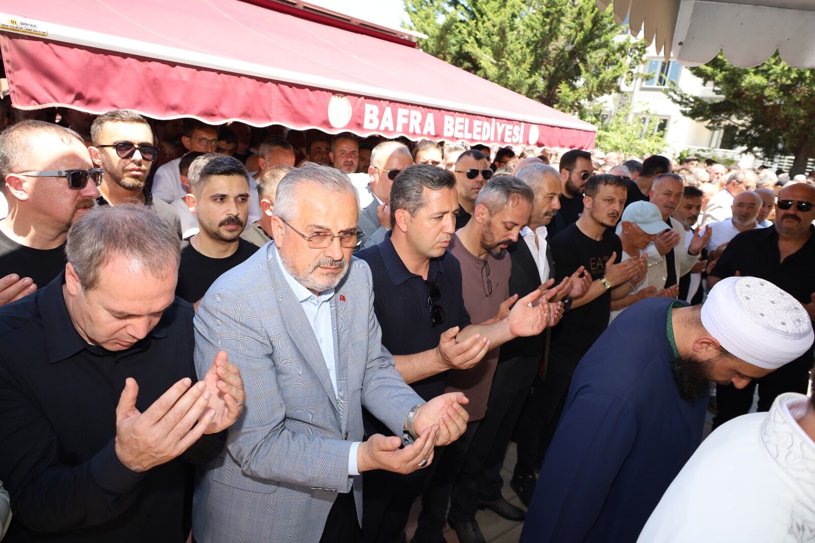 Bafra İş Dünyasının Acı Günü Fethi Tunç Son Yolculuğuna Uğurlandı (12)