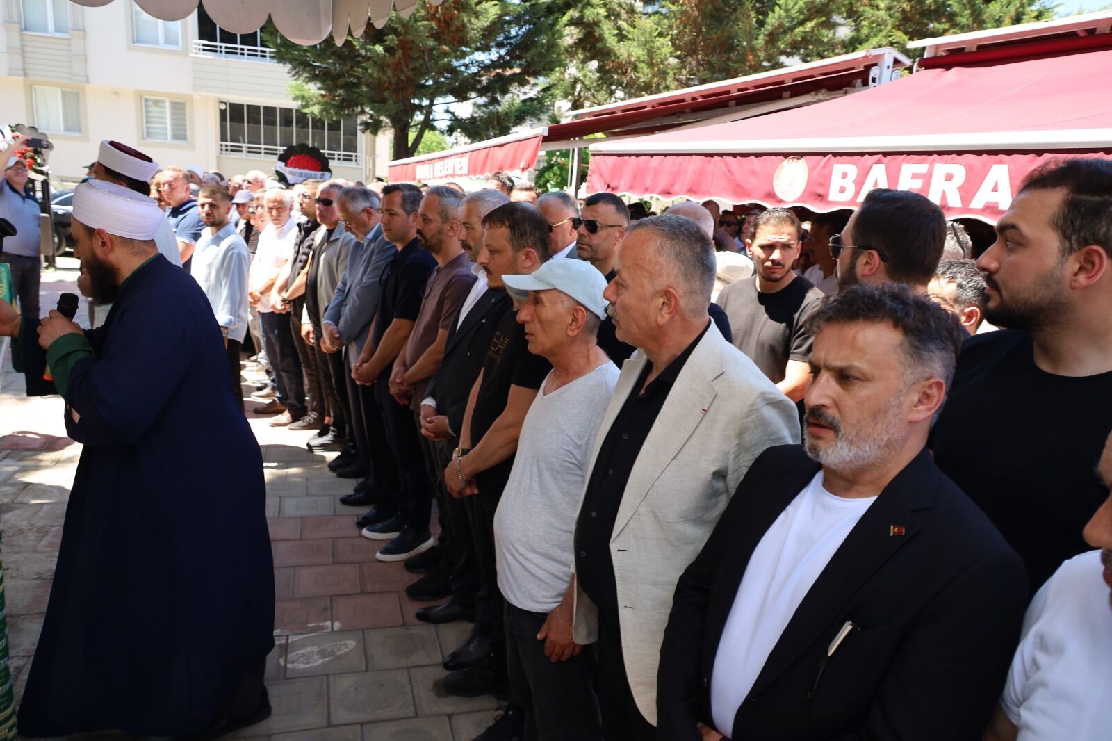 Bafra İş Dünyasının Acı Günü Fethi Tunç Son Yolculuğuna Uğurlandı (13)