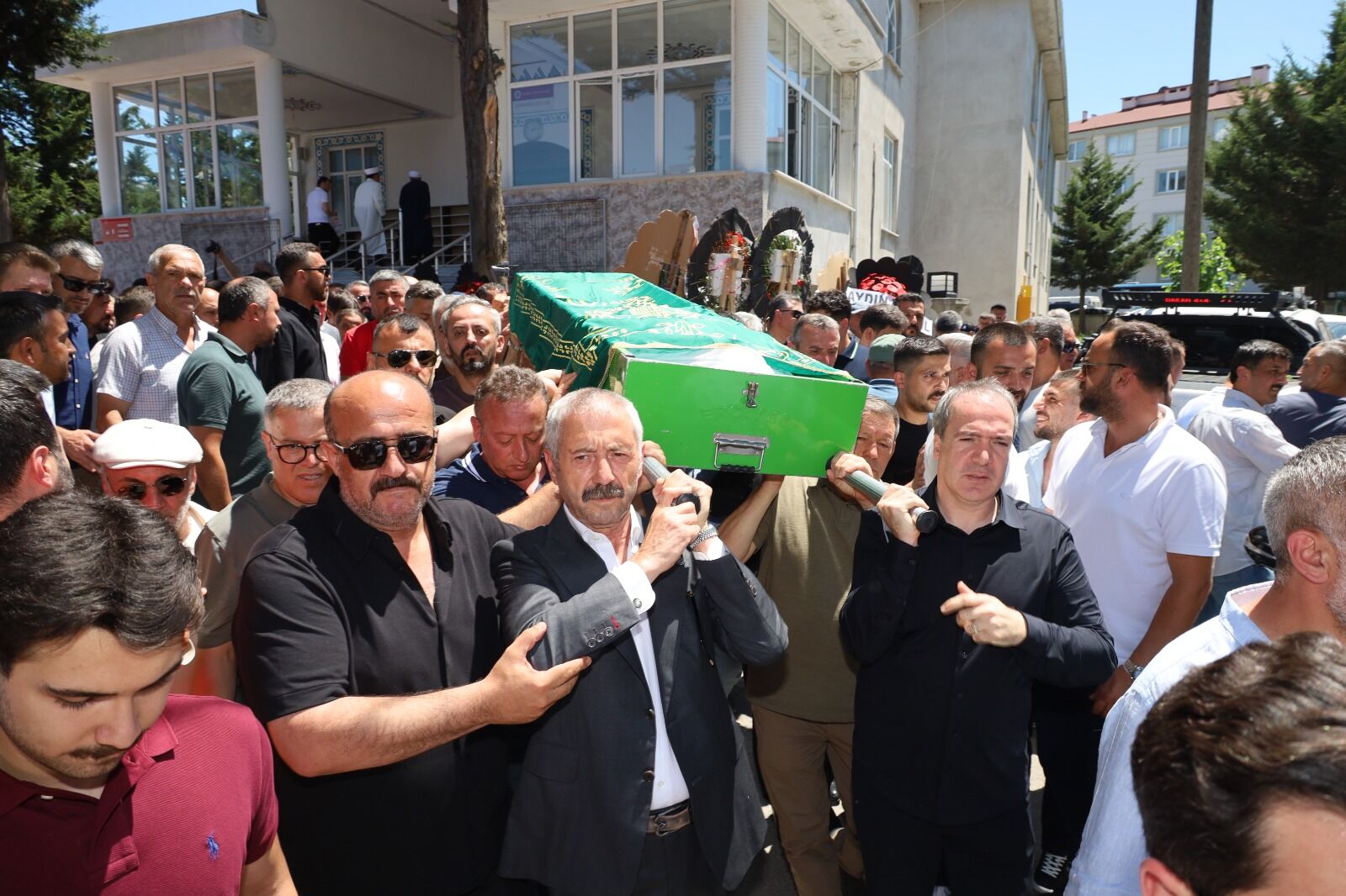 Bafra İş Dünyasının Acı Günü Fethi Tunç Son Yolculuğuna Uğurlandı (15)