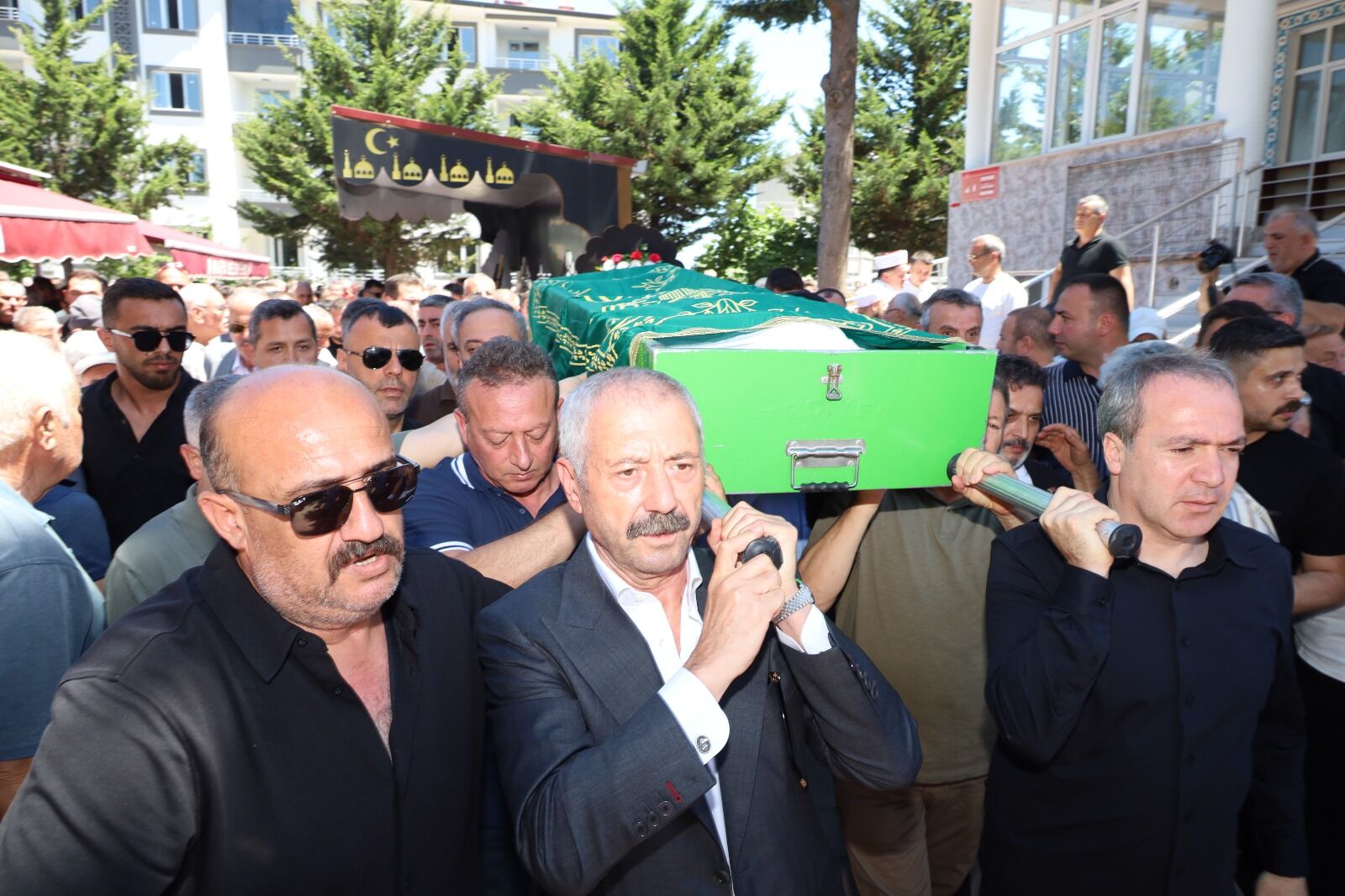 Bafra İş Dünyasının Acı Günü Fethi Tunç Son Yolculuğuna Uğurlandı (16)