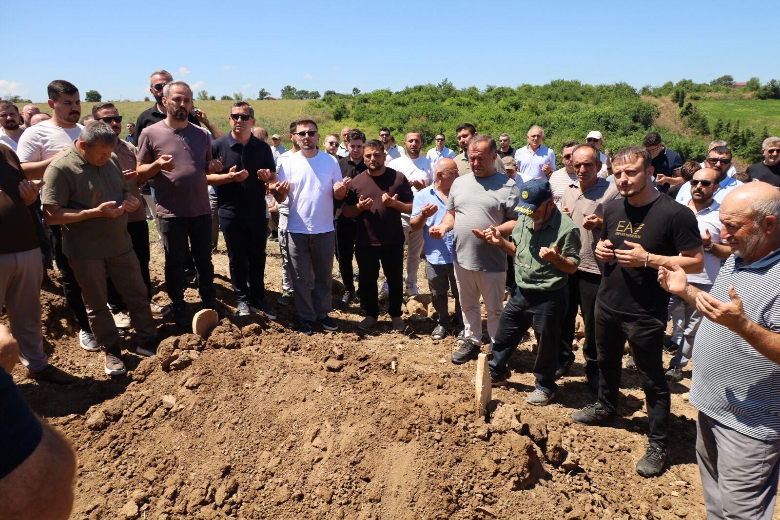 Bafra İş Dünyasının Acı Günü Fethi Tunç Son Yolculuğuna Uğurlandı (17)
