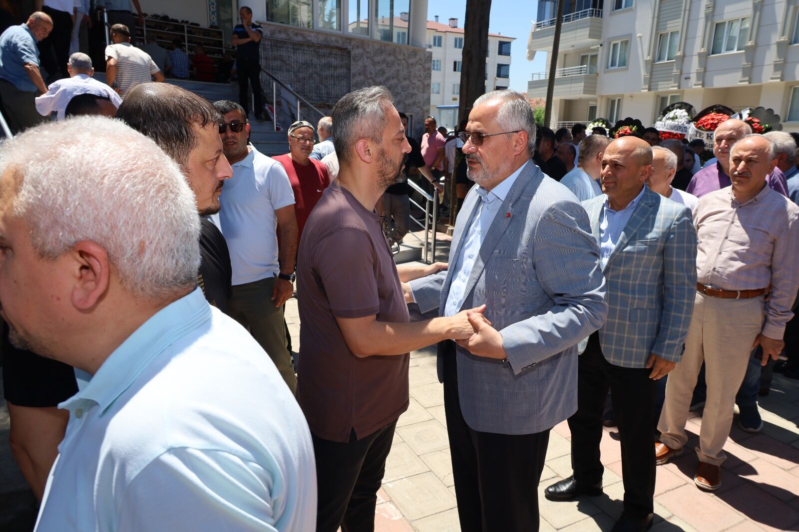 Bafra İş Dünyasının Acı Günü Fethi Tunç Son Yolculuğuna Uğurlandı (8)