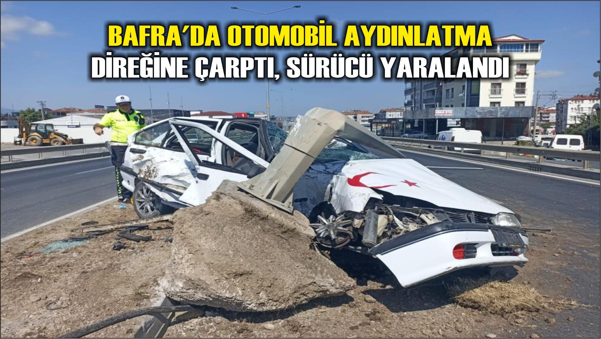 Bafra'da otomobil aydınlatma direğine çarptı, sürücü yaralandı