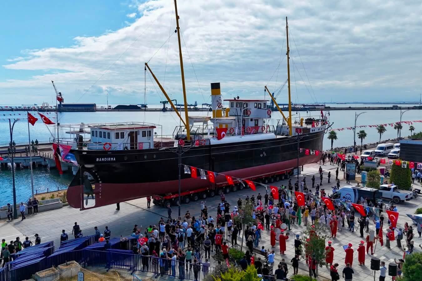 Bandırma Vapuru Karadan Yürütülerek Yeni Yerine Taşındı (1)