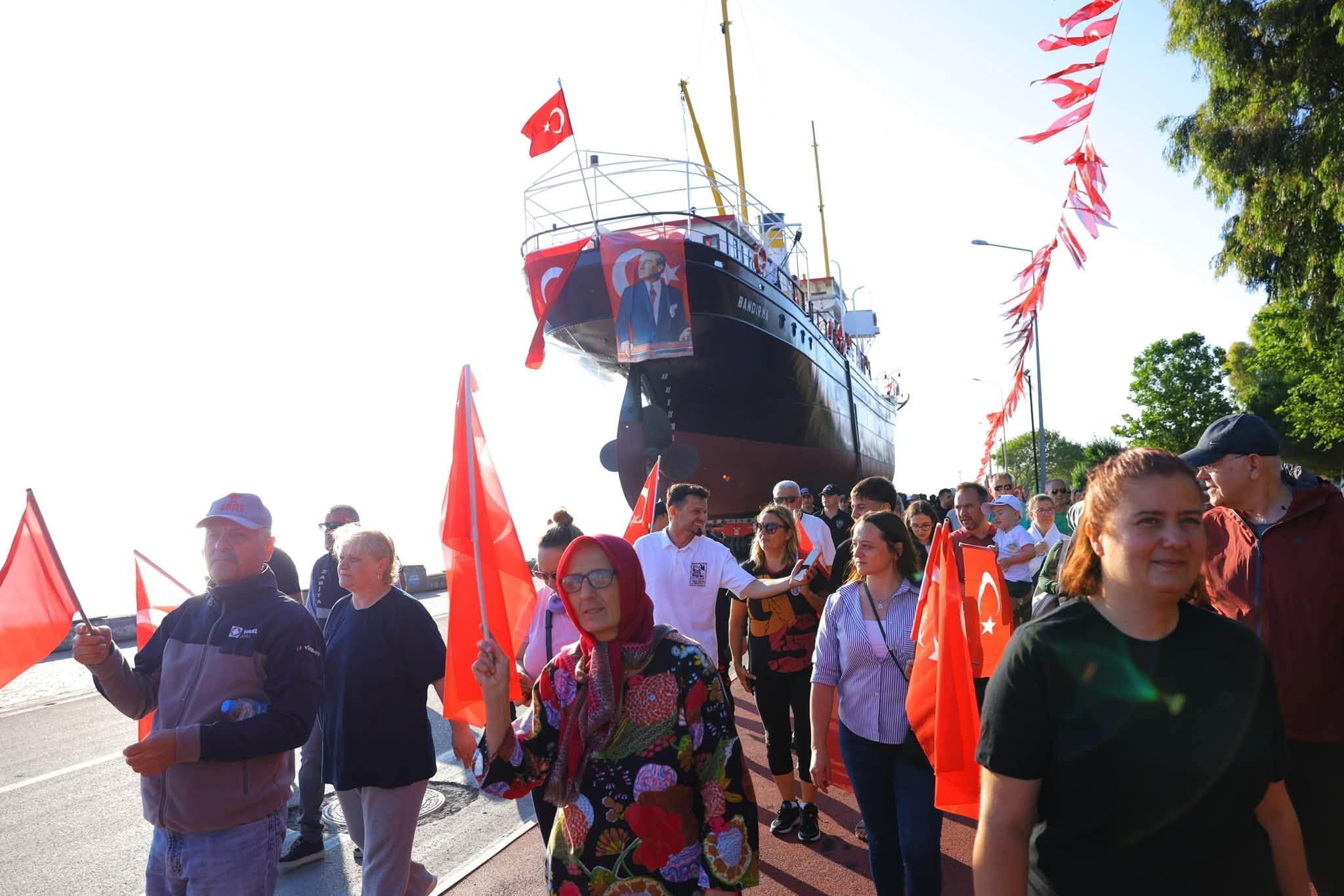 Bandırma Vapuru Karadan Yürütülerek Yeni Yerine Taşındı (4)