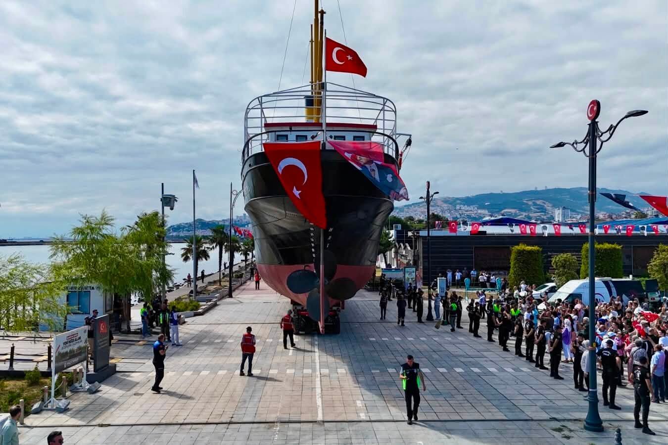 Bandırma Vapuru Karadan Yürütülerek Yeni Yerine Taşındı (6)