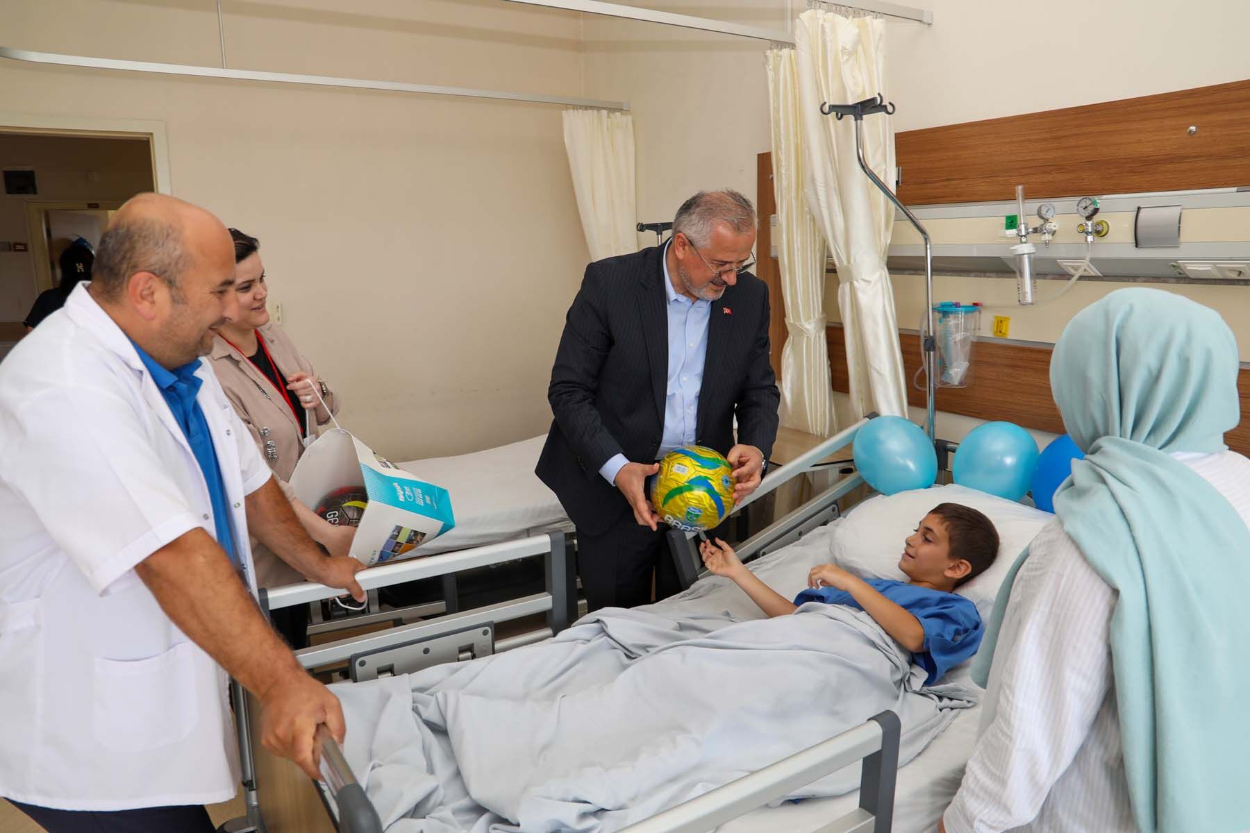 Başkan Kiliç, Sünnet Olan Çocuklari Zi̇yaret Etti̇ (4)
