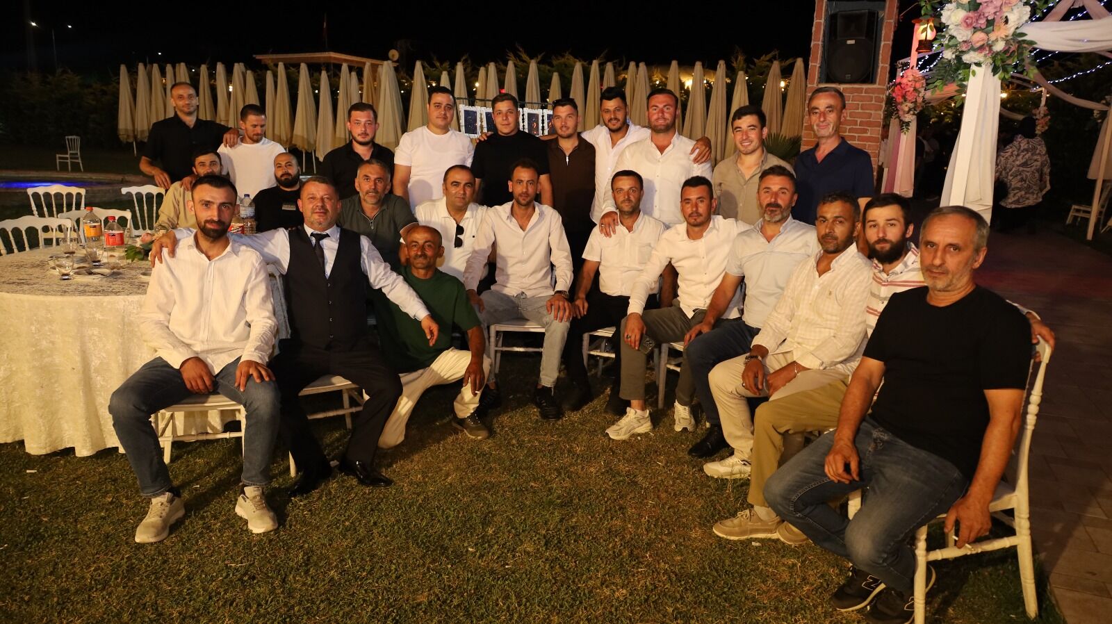 Gizem Ve Berkay Aşklarını Bir Ömürlük İmzayla Taçlandırdılar (1)