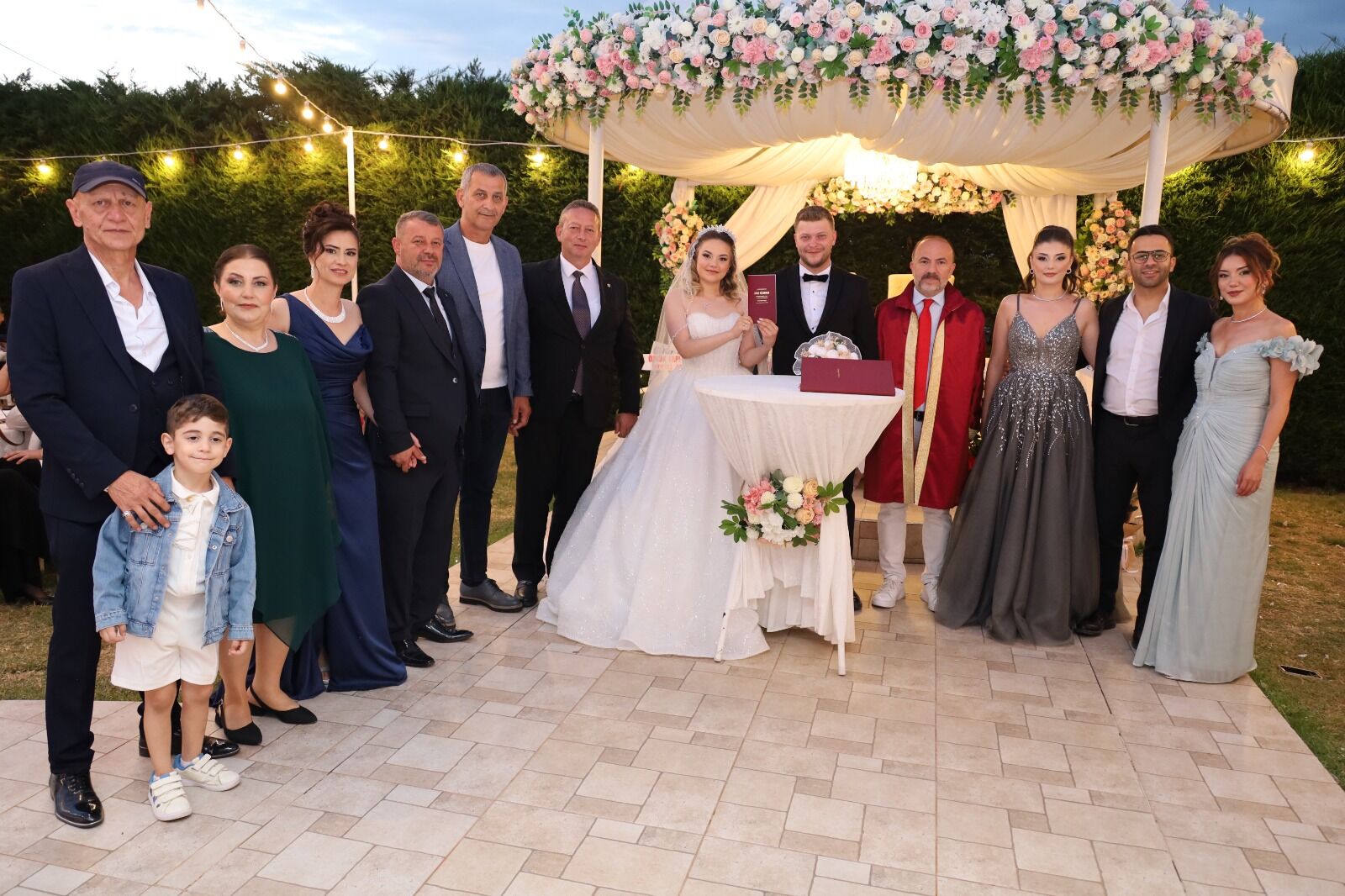Gizem Ve Berkay Aşklarını Bir Ömürlük İmzayla Taçlandırdılar (11)