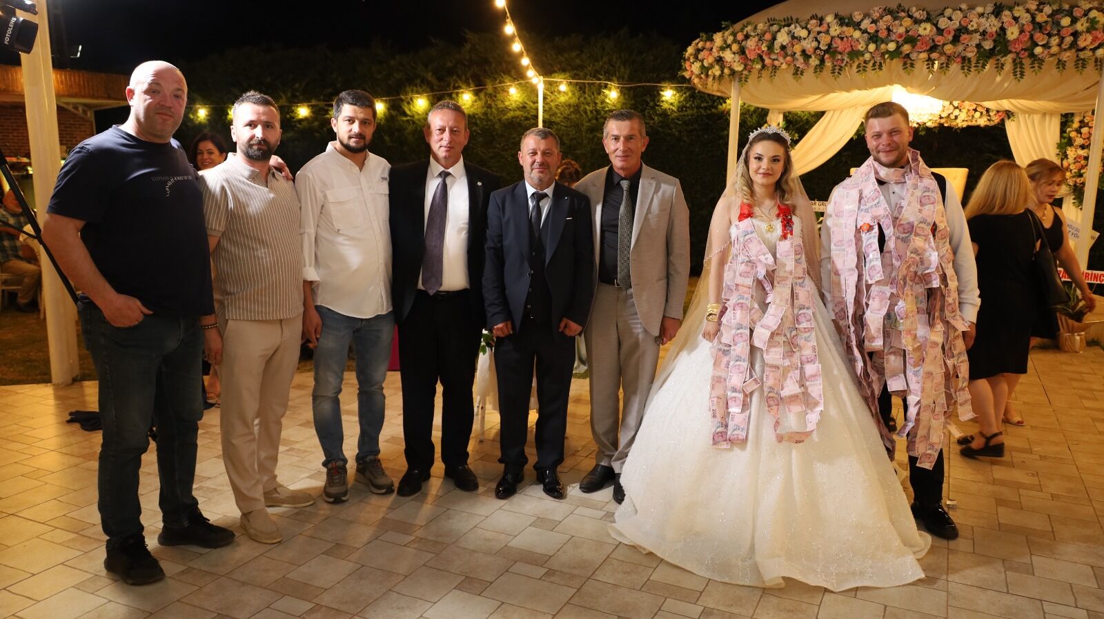 Gizem Ve Berkay Aşklarını Bir Ömürlük İmzayla Taçlandırdılar (23)