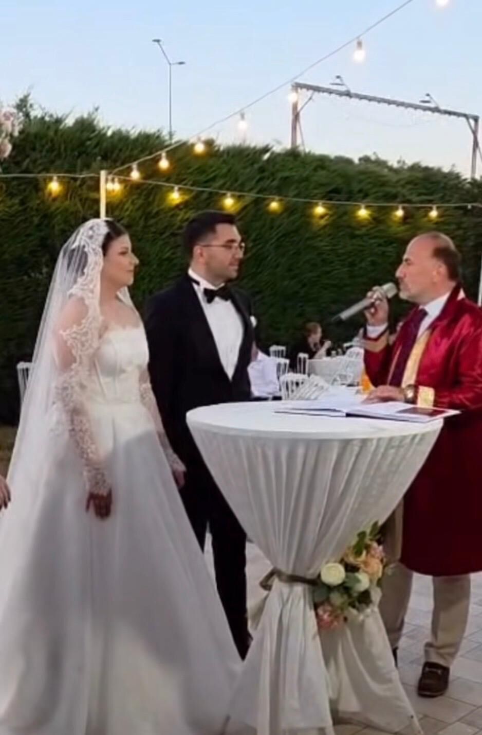 İlayda Ve Burak Çifti Muhteşem Bir Düğün Ile Hayatlarını Birleştirdi (1)