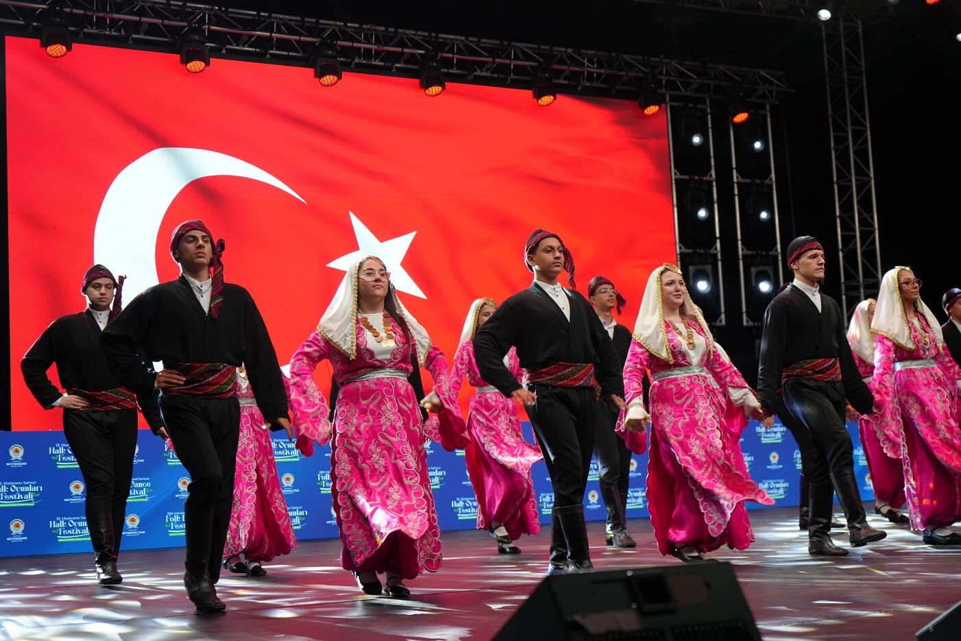 Samsun'da '36. Uluslararası Samsun Halk Oyunları Festivali' (5)