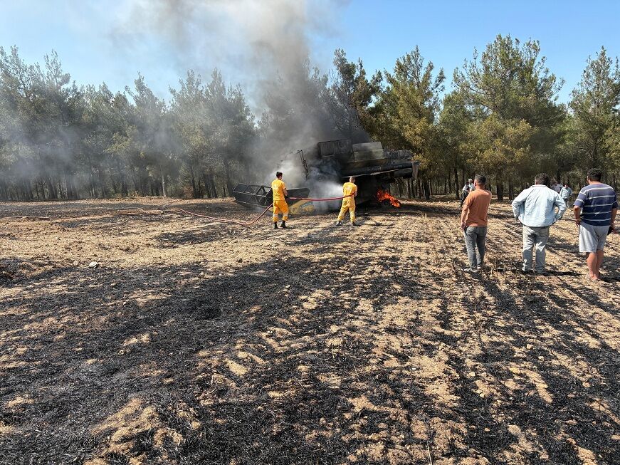 Samsun'da Biçerdöverden Çıkan Yangın 150 Dönüm Ekili Alanı Küle Çevirdi (4)