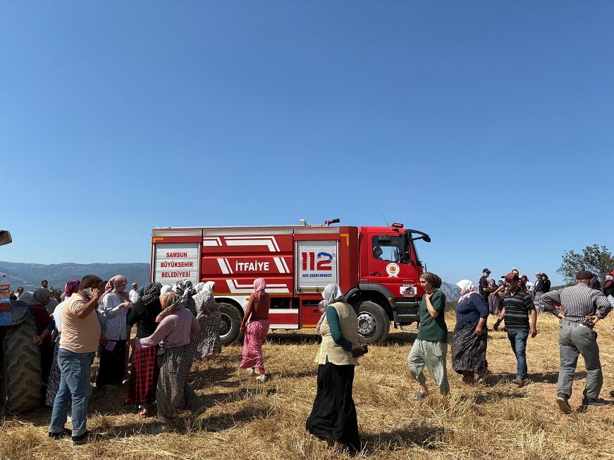 Samsun'da Biçerdöverden Çıkan Yangın 150 Dönüm Ekili Alanı Küle Çevirdi (5)