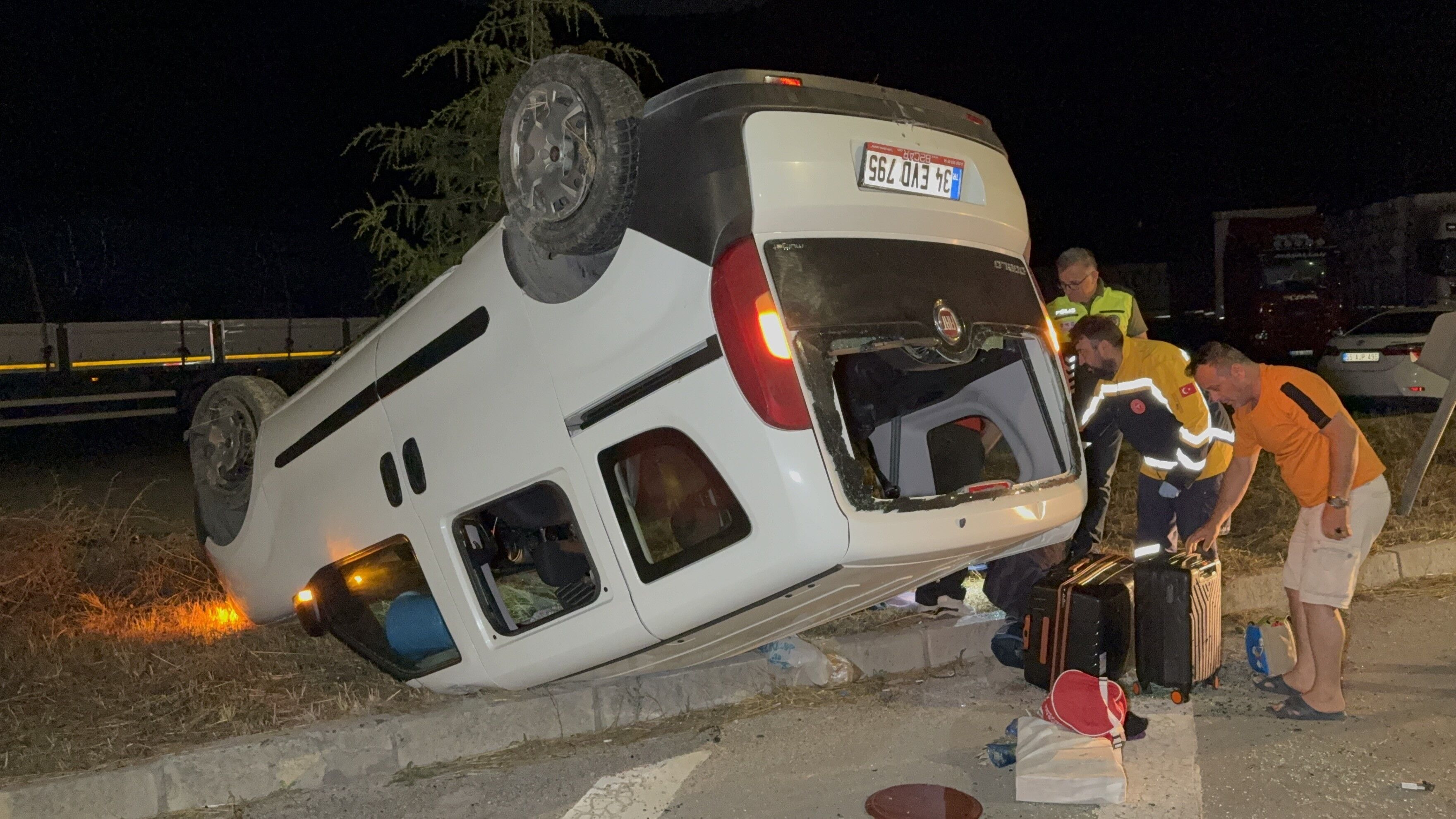 Samsun’da Hafif Ticari Araç Takla Attı