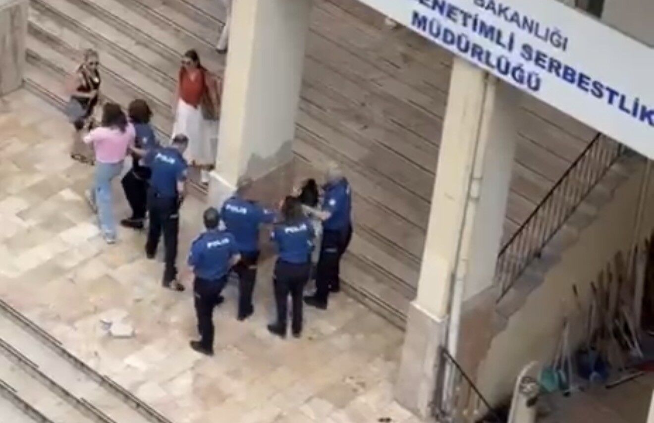 Samsun'da Polisin Önünde Kadın Kavgası (2)