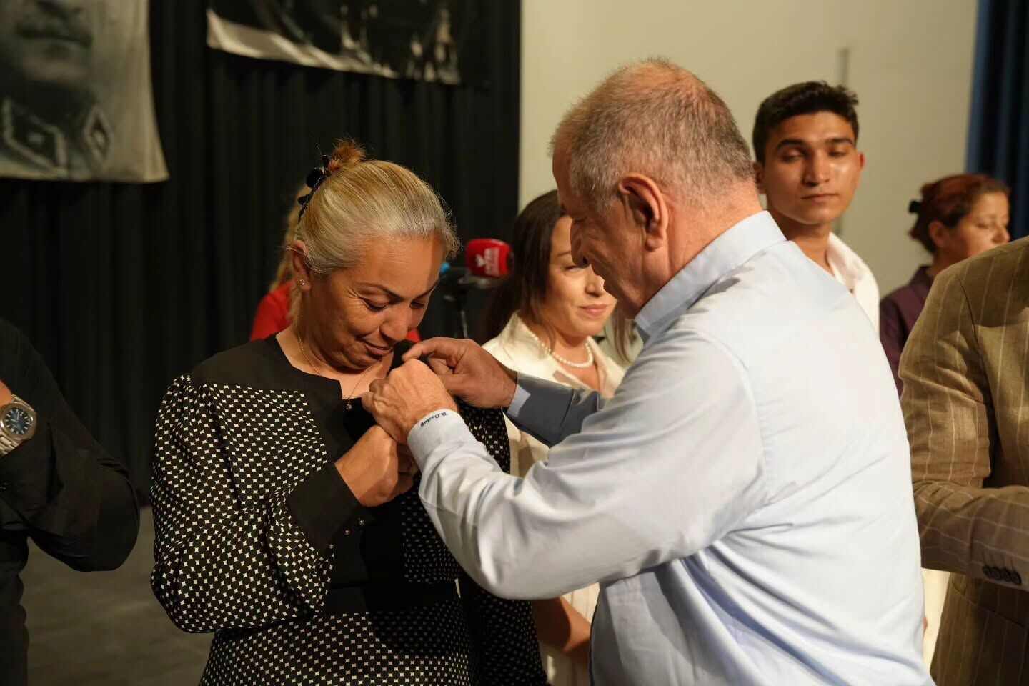 Zafer Partisi Bafra İlçe Başkanlığı'nda Yeni Katılan Üyelere Rozetleri Takıldı (2)