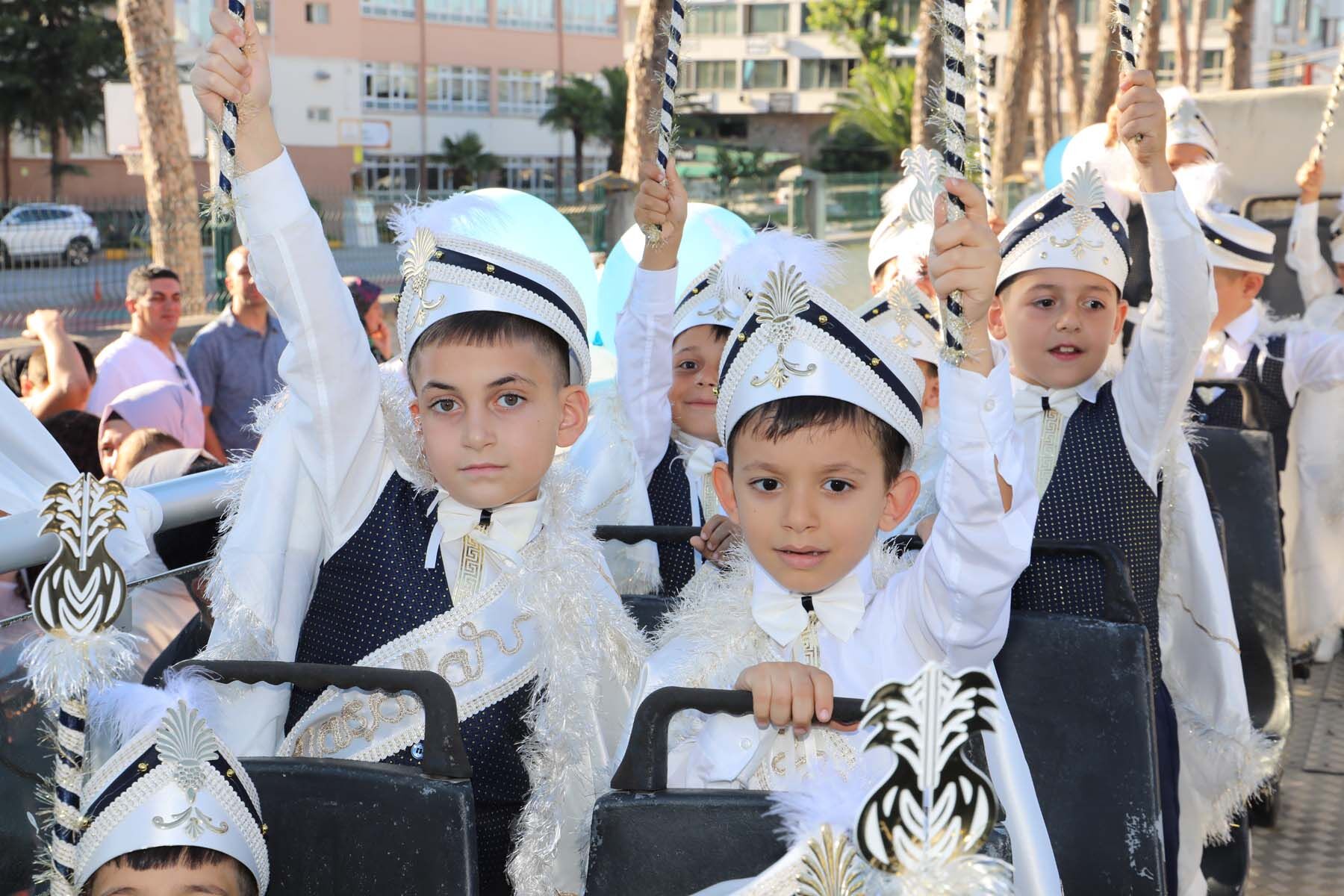 22. Geleneksel Sünnet Şöleni̇’nde Çocuklar Doyasiya Eğlendi̇ (2)