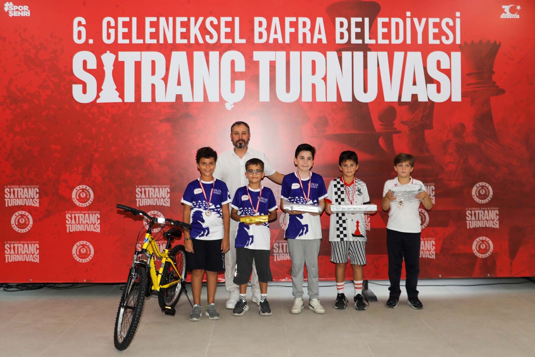 Bafra Beledi̇yesi̇ 6. Geleneksel Satranç Turnuvasi’na Yoğun İlgi̇ (10)