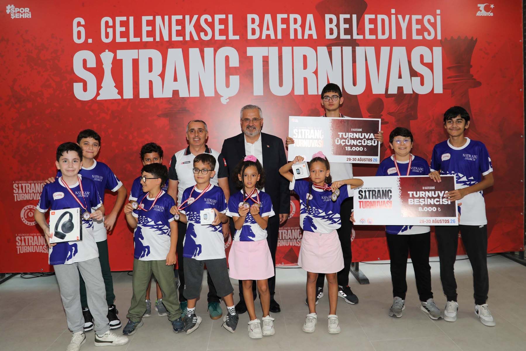 Bafra Beledi̇yesi̇ 6. Geleneksel Satranç Turnuvasi’na Yoğun İlgi̇ (19)