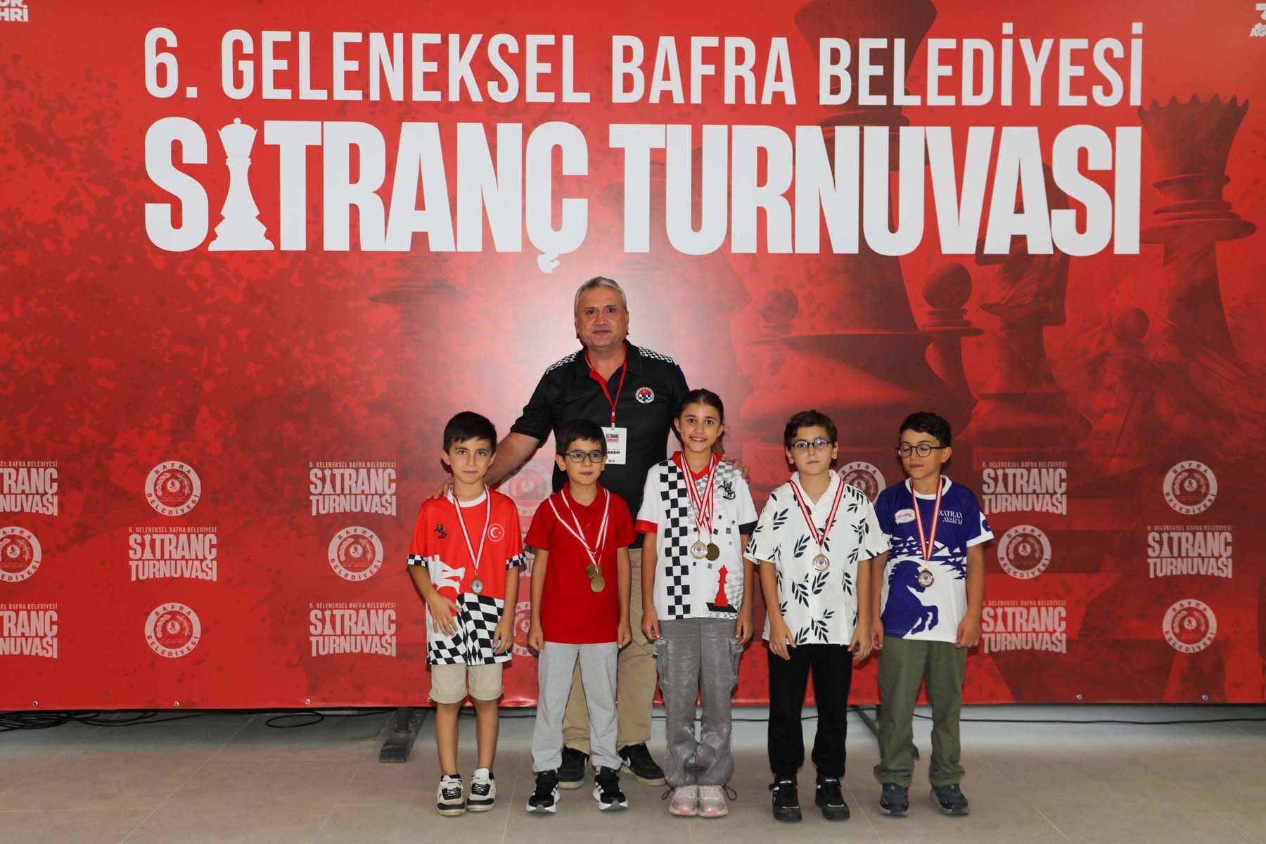 Bafra Beledi̇yesi̇ 6. Geleneksel Satranç Turnuvasi’na Yoğun İlgi̇ (9)