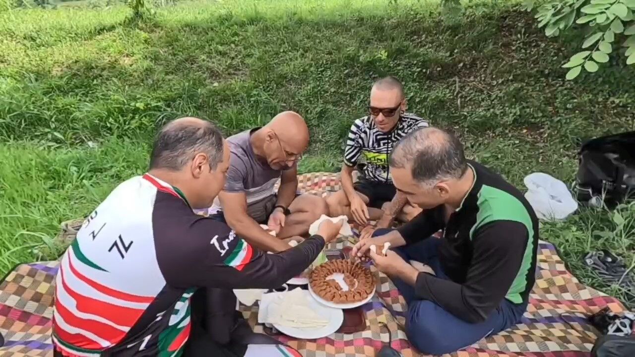 Karadeniz'i Bisikletle Keşfettiler, Türk Misafirperverliğine Hayran Kaldılar (1)