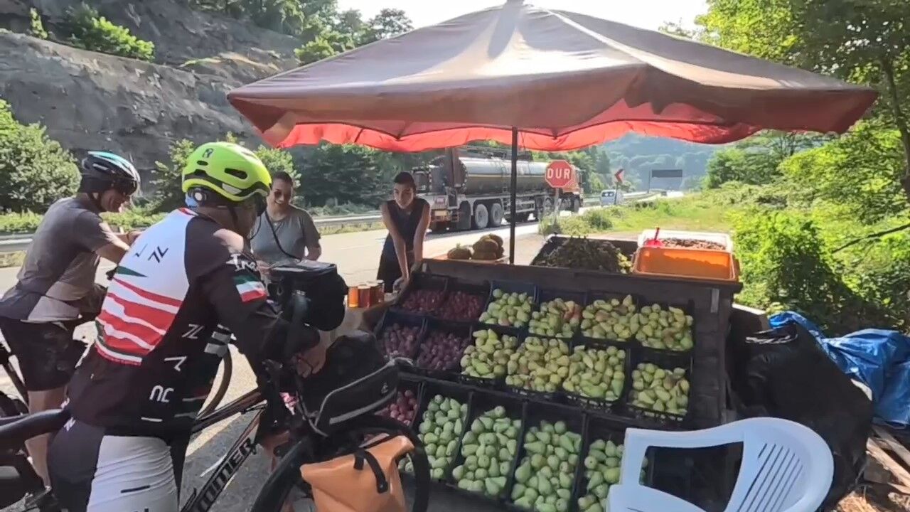 Karadeniz'i Bisikletle Keşfettiler, Türk Misafirperverliğine Hayran Kaldılar (6)