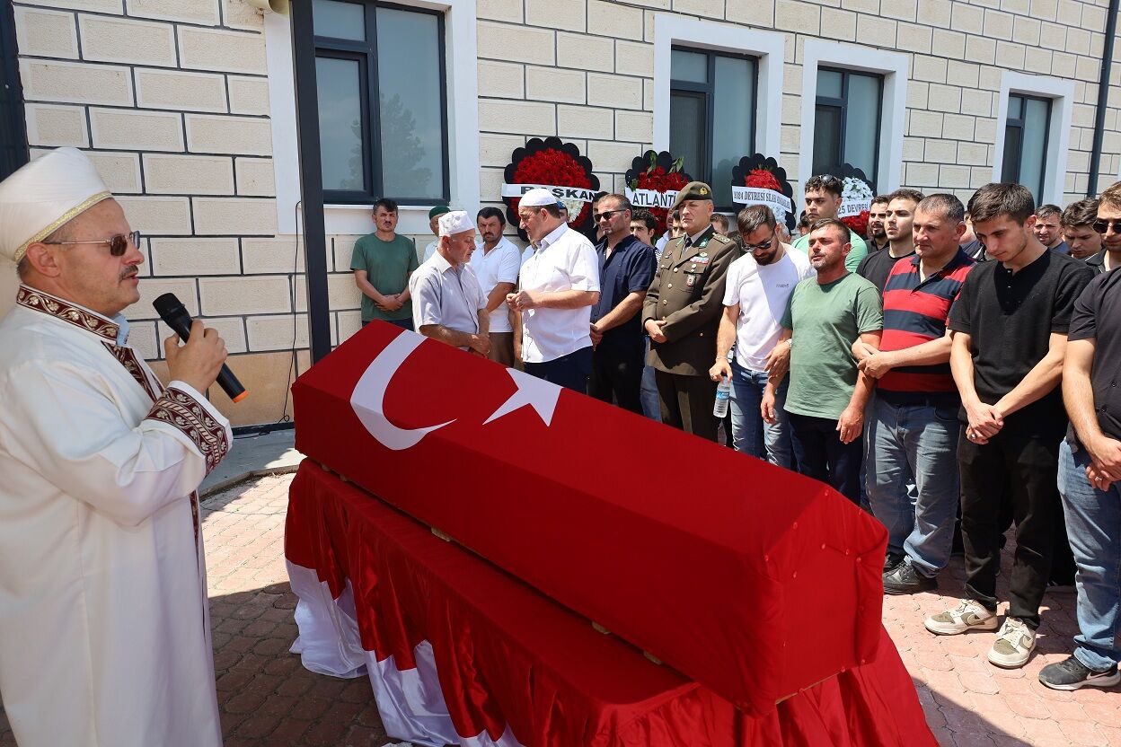 Kazada Ölen Bafralı Astsubay, Son Yolculuğuna Uğurlandı (5)