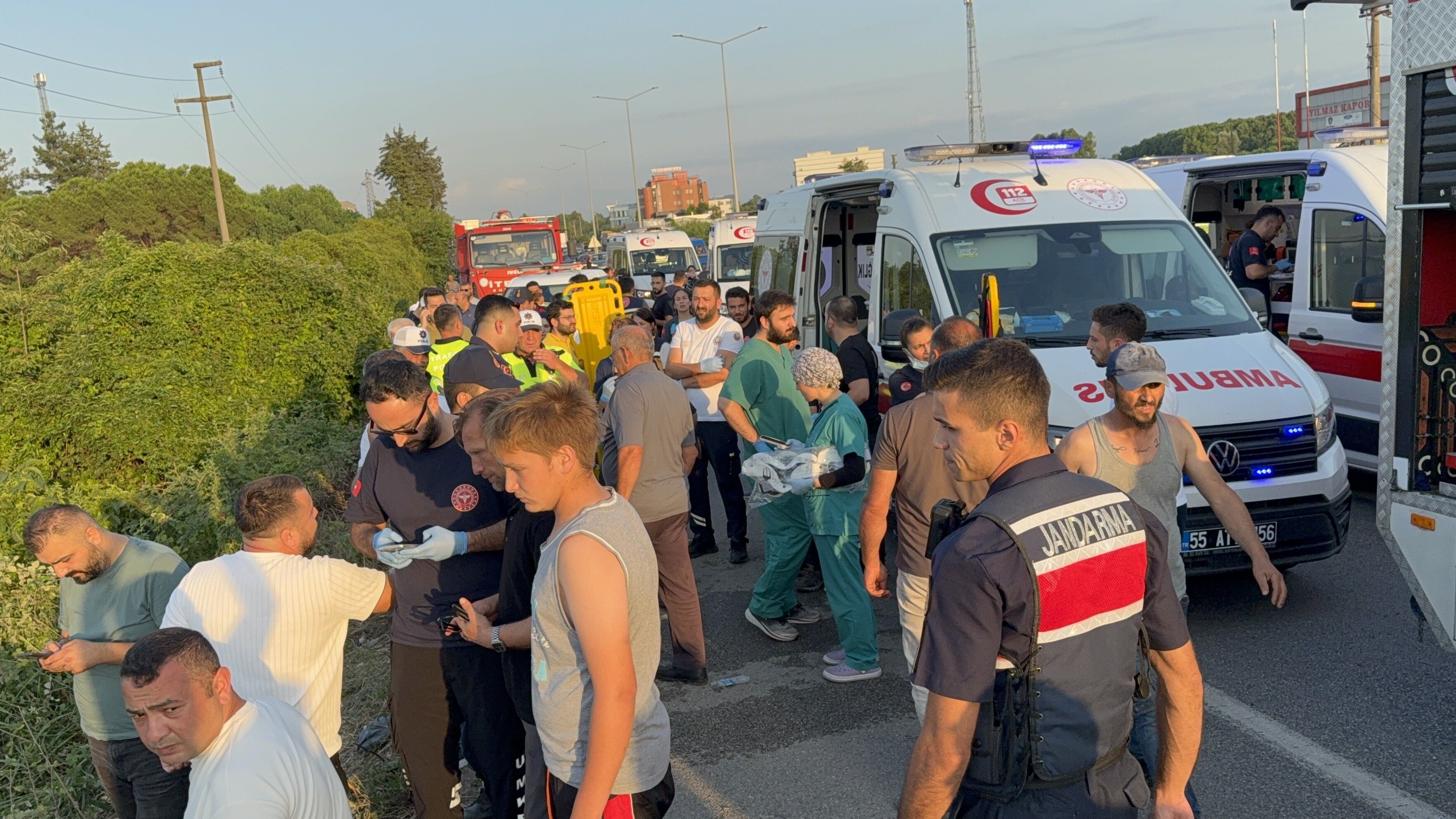 Samsun’da Özel Halk Otobüsü Devrildi 21 Yaralı (7)