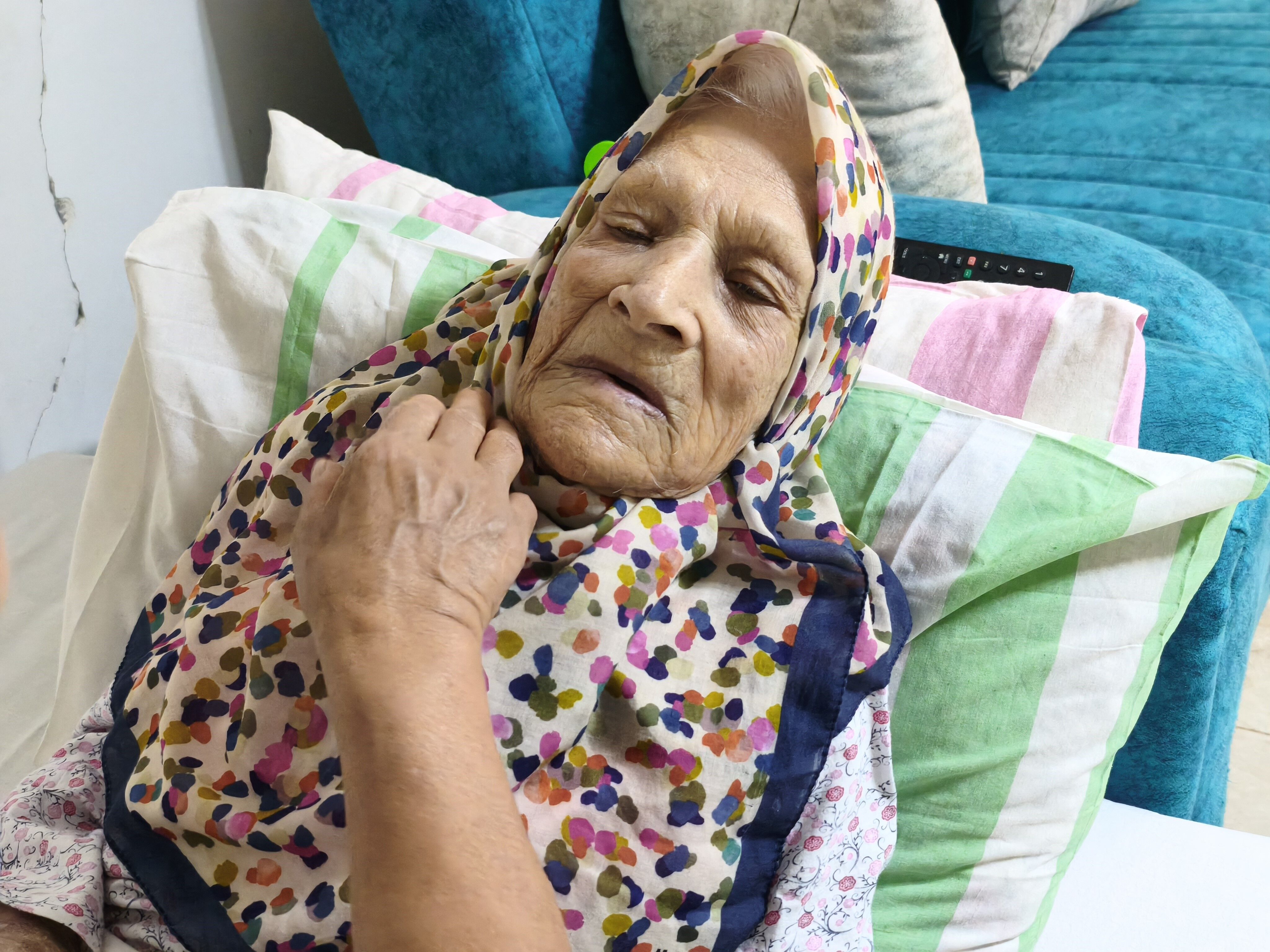 Tarihe Tanıklık Eden 100 Yaşındaki Kadın, Torununun Torununu Görerek 171 Kişilik Aileye Sahip Oldu