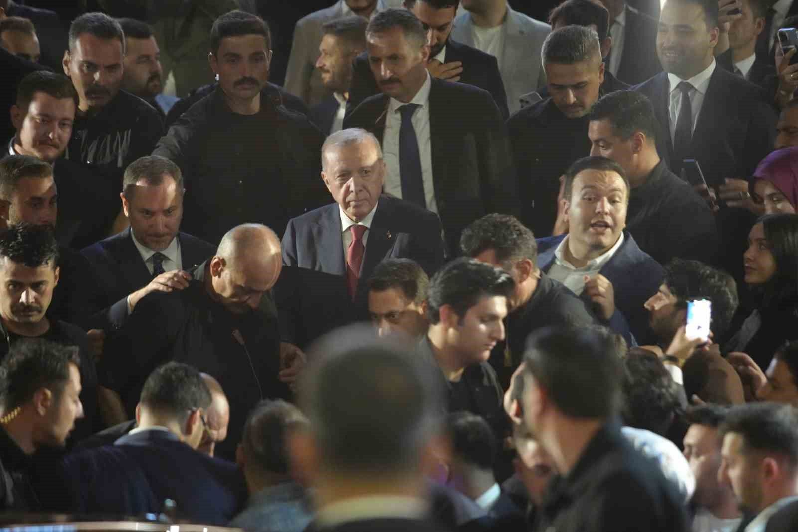 Cumhurbaşkanı Erdoğan'a Samsun'da vatandaşlardan yoğun ilgi
