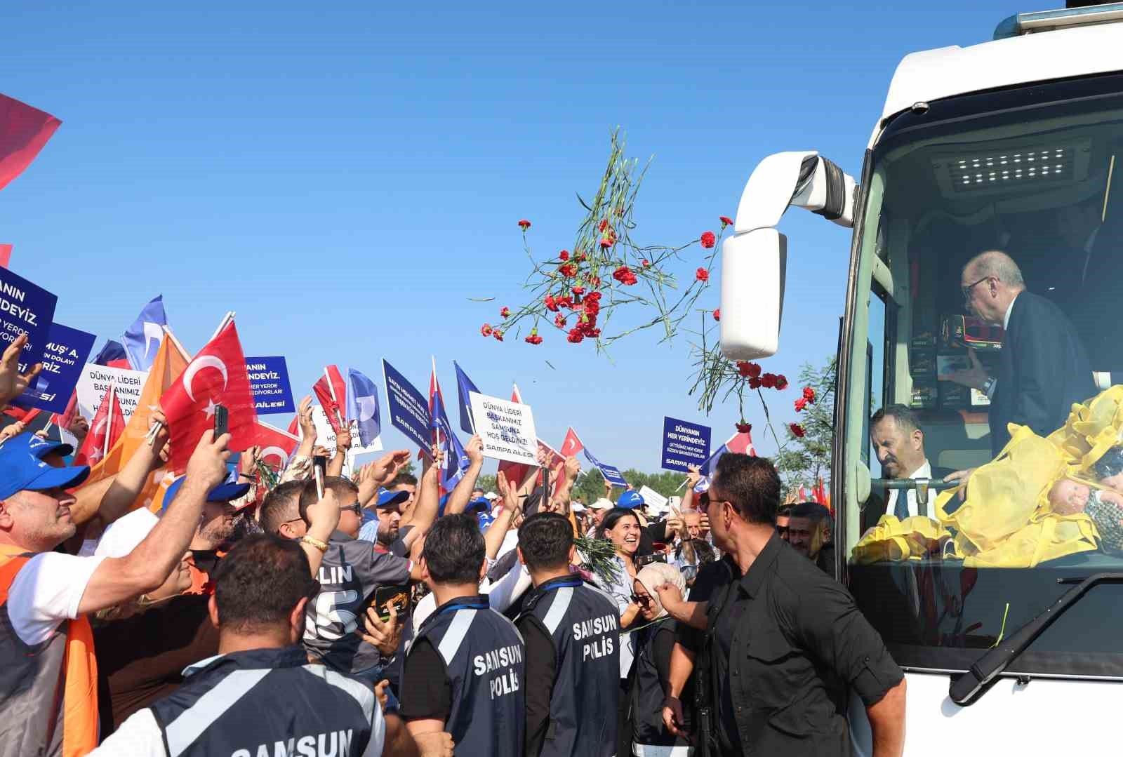 Samsun'da Cumhurbaşkanı Erdoğan'a sevgi seli