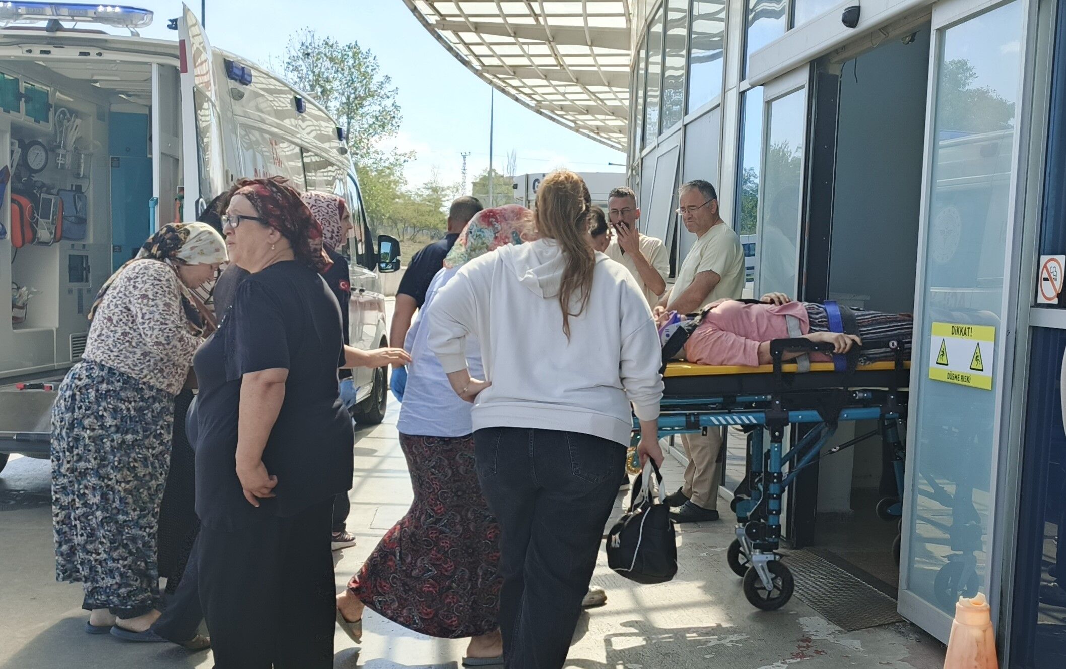 Bafra'da Traktörün Römorku Devrildi 6 Yaralı (2)