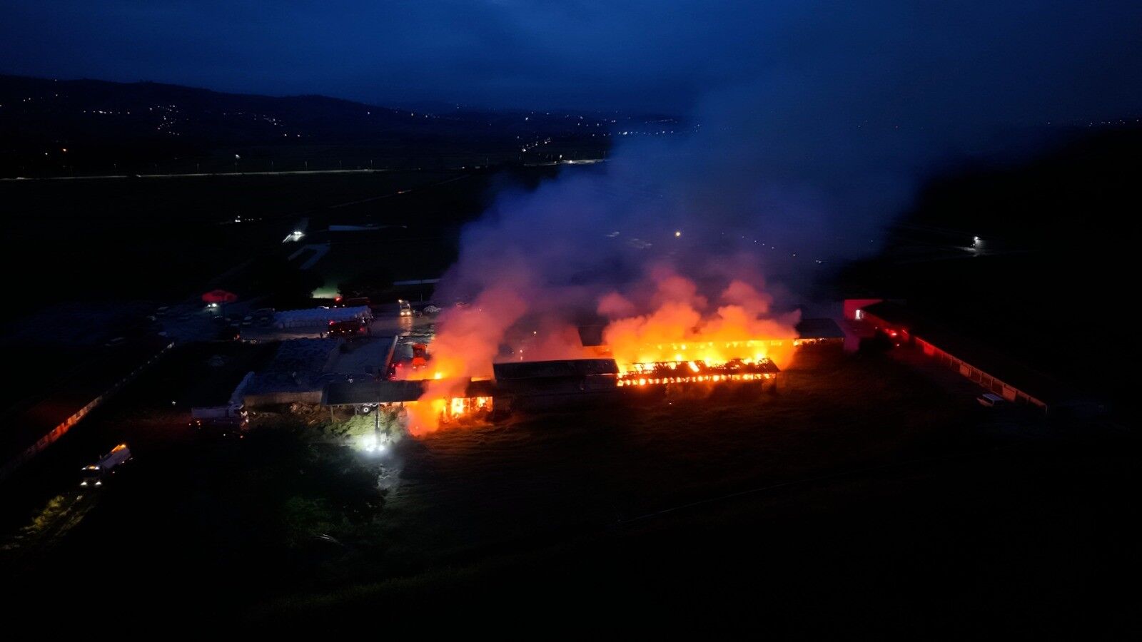 Bafra'daki Saman Deposu Yangını (2)