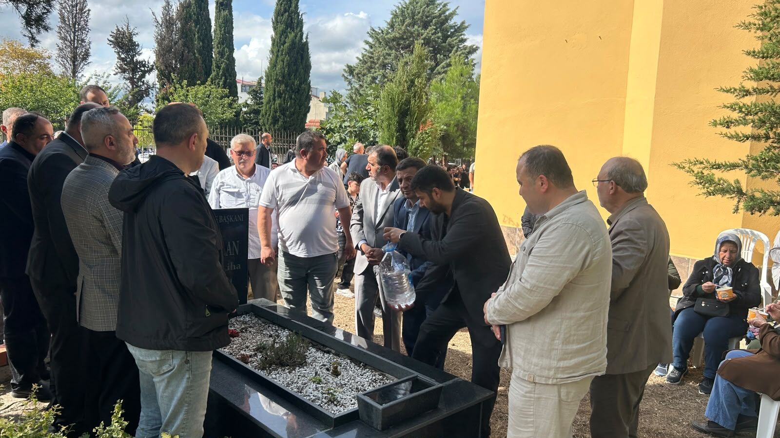 Efsane Başkan Hasan Aslan Kabri Başında Dualarla Anıldı (2)