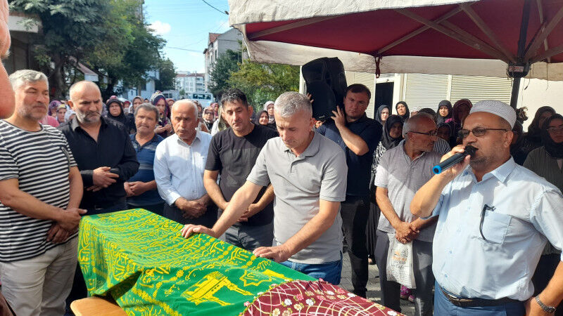 Nezi̇re Güngör Dualarla Son Yolculuğuna Uğurlandi (2)