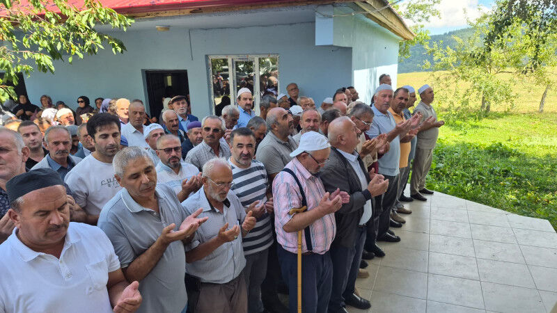 Nezi̇re Güngör Dualarla Son Yolculuğuna Uğurlandi (5)