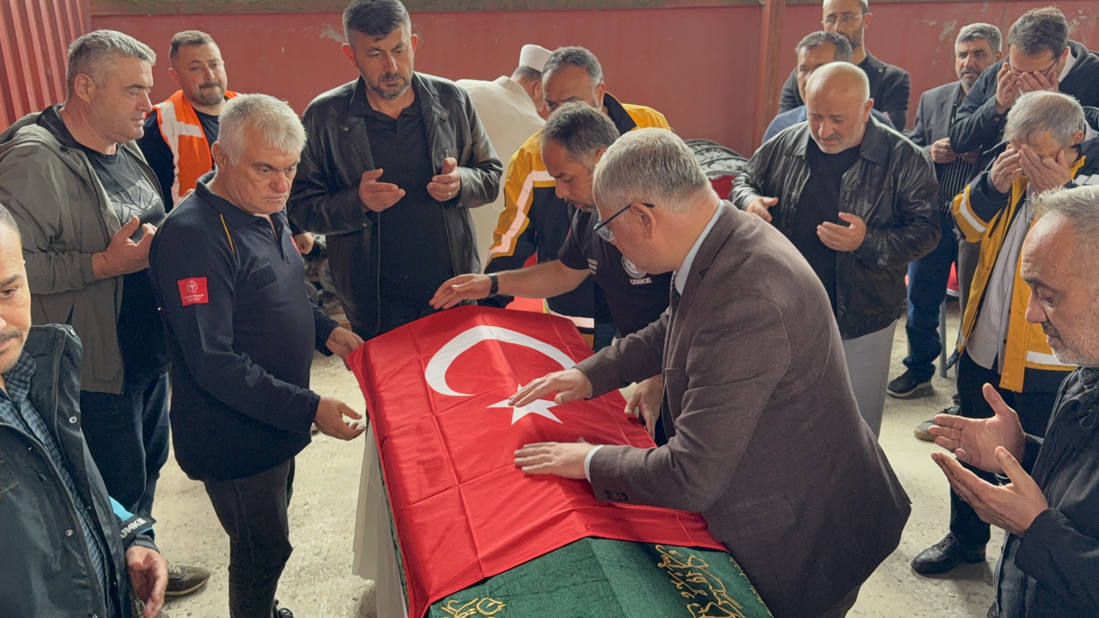 Organ Nakli Yolunda Hayatını Kaybeden Hemşire Gözyaşlarıyla Uğurlandı (2)